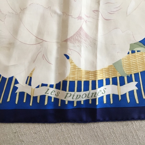 Hermès 100 percent silk SOLD!!!!! - Picture 3 of 5